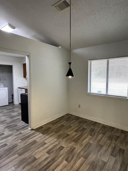 Building Photo - 6 Whispering