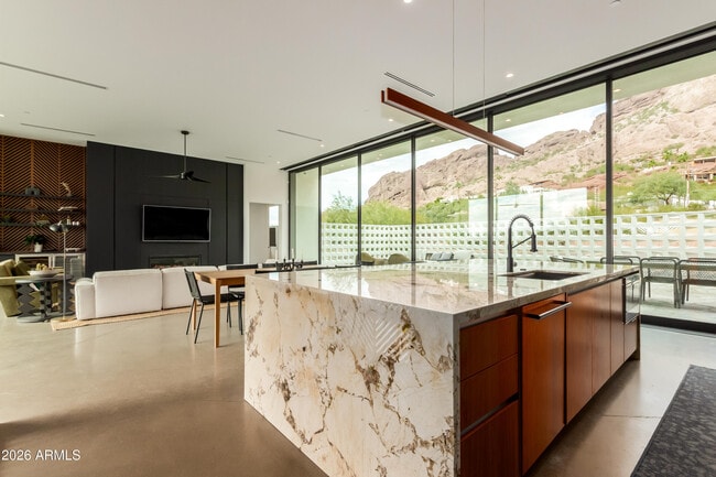 Building Photo - 4905 E White Gates Dr