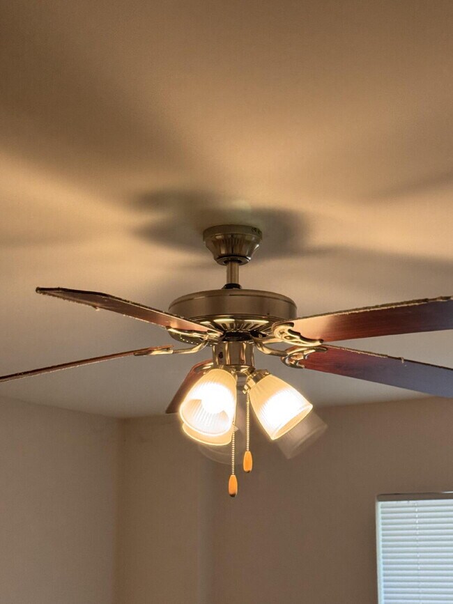 Building Photo - Inquire today on how to get FREE rent!