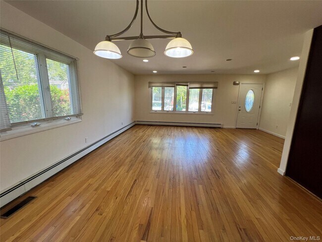 Building Photo - 5 Dunes Ln