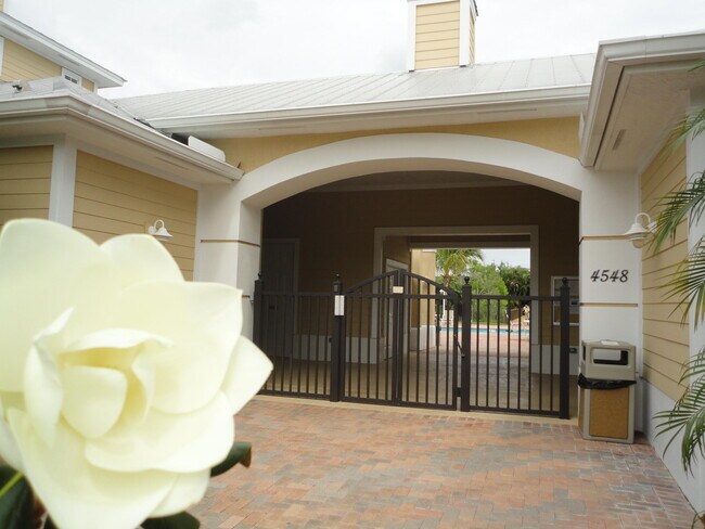 Building Photo - 1825 Bridgepointe Cir