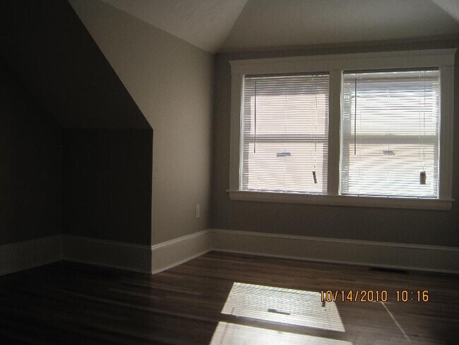 Building Photo - 29 Dunster Rd