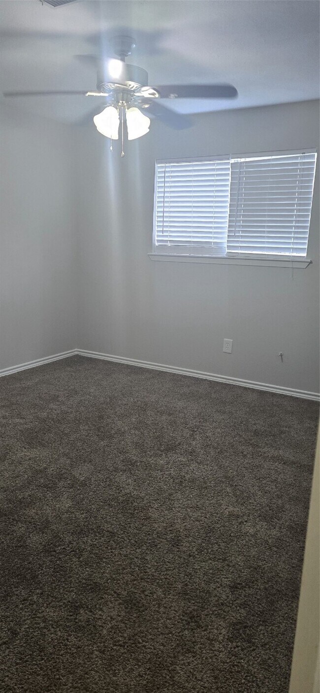 Building Photo - 15923 Boulder Oaks Dr