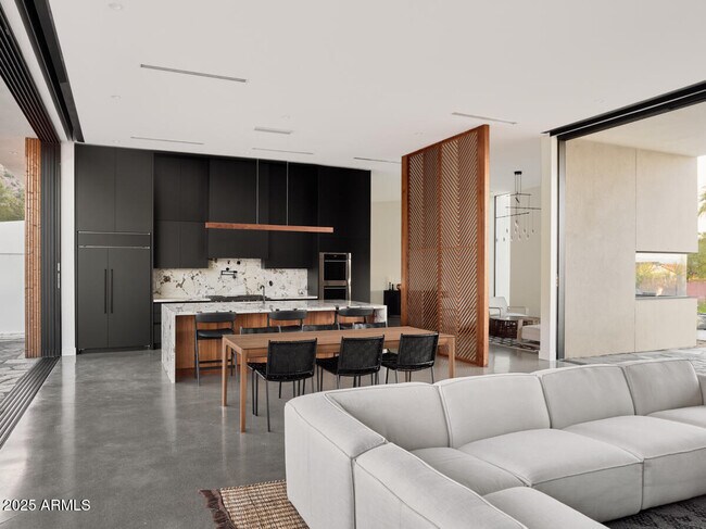 Building Photo - 4905 E White Gates Dr