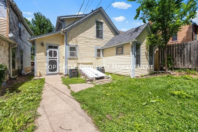 Building Photo - 719 19th St