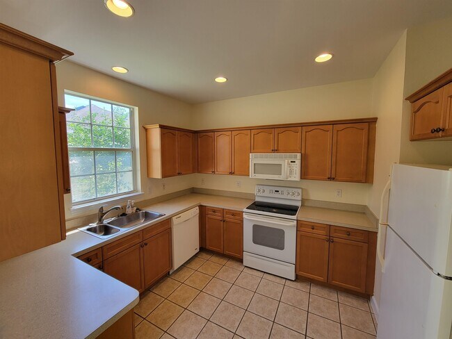 Building Photo - 4291 Four Oaks Blvd
