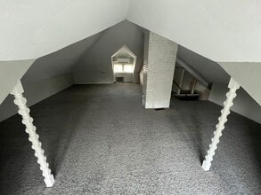 Building Photo - OM-910 N 9th Street