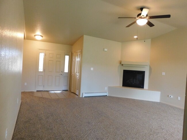 Building Photo - NEW CARPET