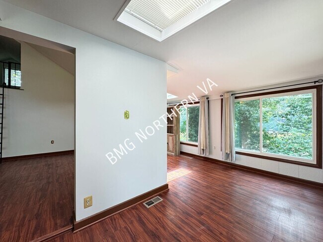Building Photo - 8221 Barron St