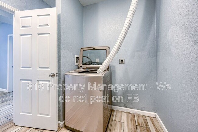 Building Photo - 6901 Jackson Ave