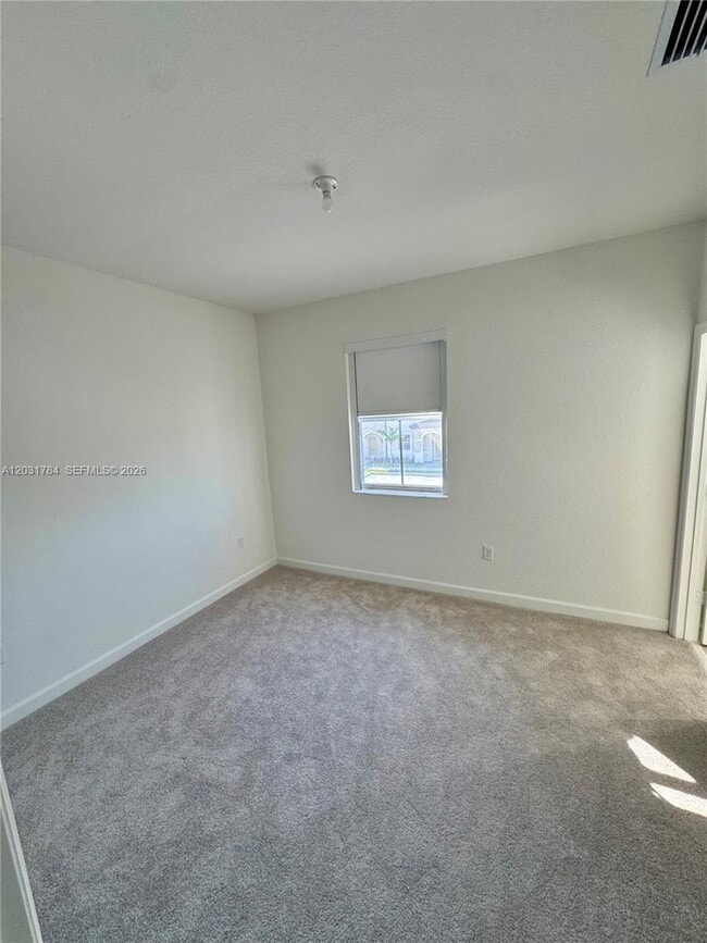 Building Photo - 2655 SE 28th Dr