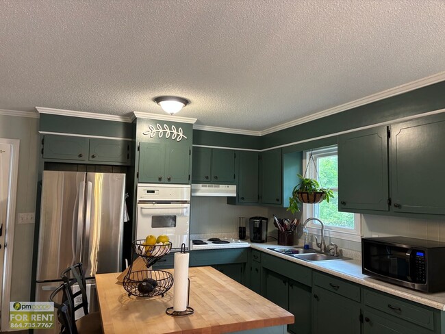 Building Photo - Charming Easley 3/2 Coming Available!
