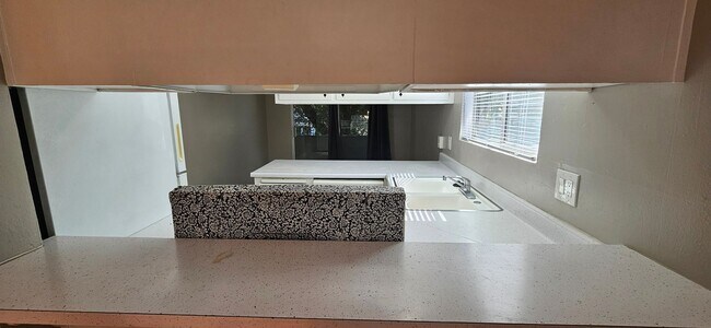 Building Photo - 2010 18th St