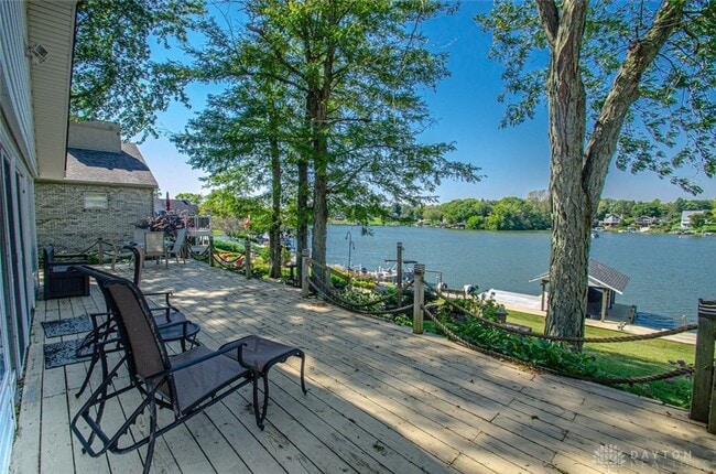 Building Photo - 695 Lakengren Dr