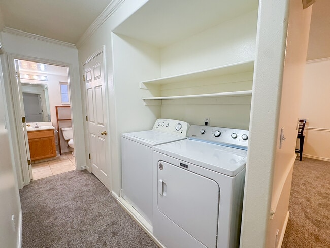 Building Photo - 1611 N Grandview Ln