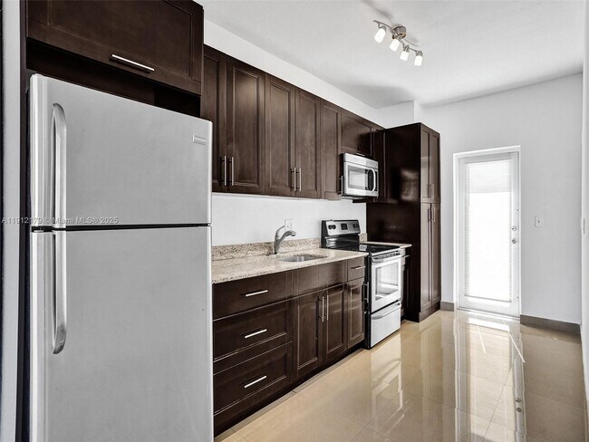 Building Photo - 540 74th St