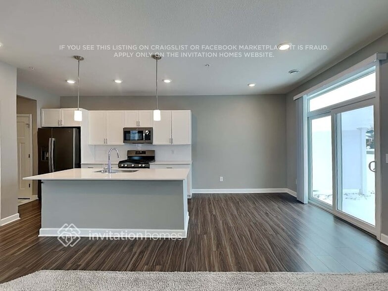 Building Photo - 16700 Dunkirk Cir N