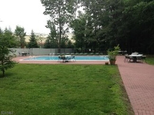 Building Photo - 180 Littleton Rd