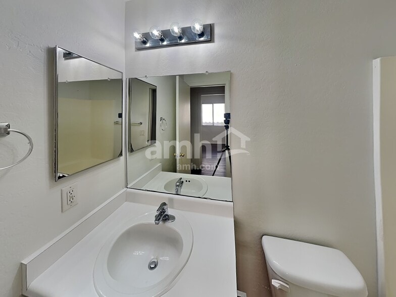 Building Photo - 14908 N 125th Ln