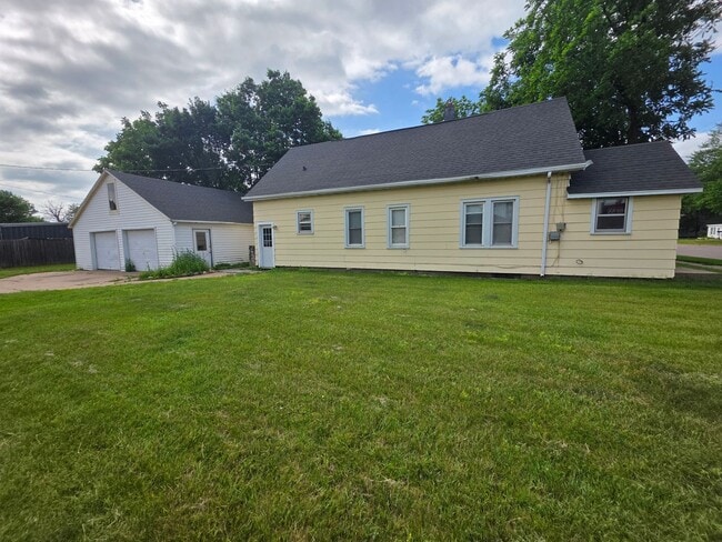 Building Photo - 3 Bed 1 Bath Single Family Home in Wisconsin Rapids