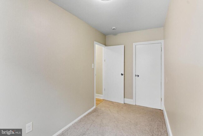 Building Photo - 2530 Collins St