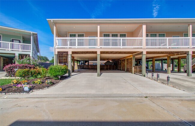 Building Photo - 1705 Bayway Dr