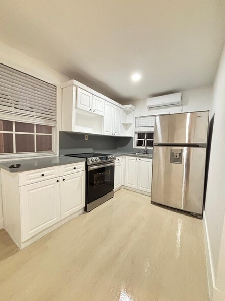 Building Photo - 2035 NW 26th St