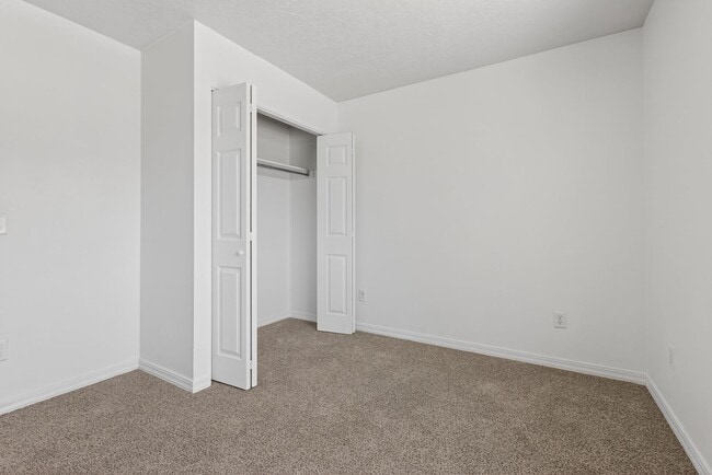 Building Photo - HUGE 6 bed 3 bath Home in Pocatello