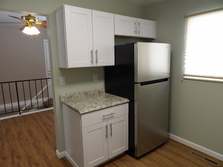 Building Photo - 5486 Mira Loma Cir