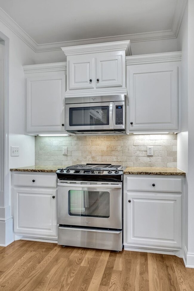 Building Photo - Stunning rental home on a premium lot in s...