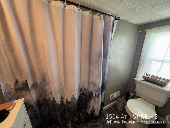 Building Photo - 1504 4th St NE