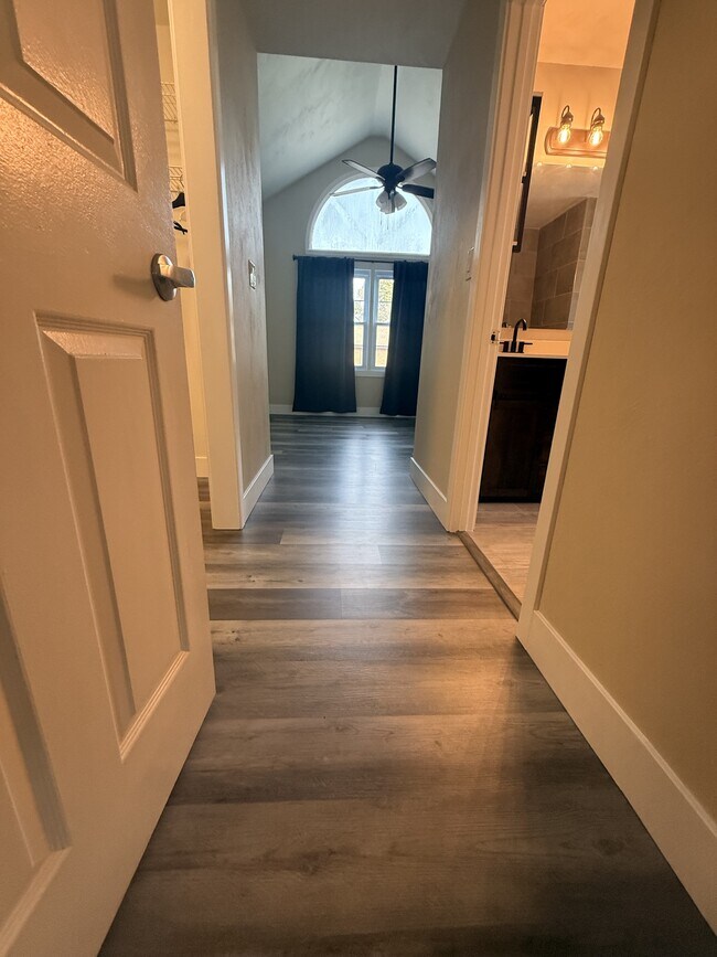 Building Photo - 1949 Arlington Arch Dr