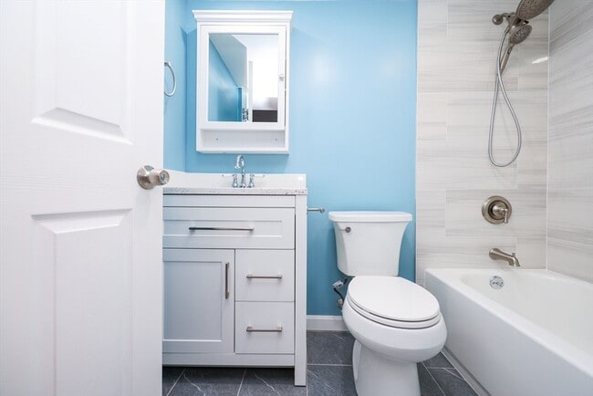 Building Photo - 85 Brainerd Rd