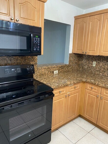 Building Photo - 13900 Lake Placid Ct