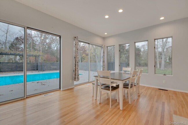 Building Photo - 35 Bay Ave W