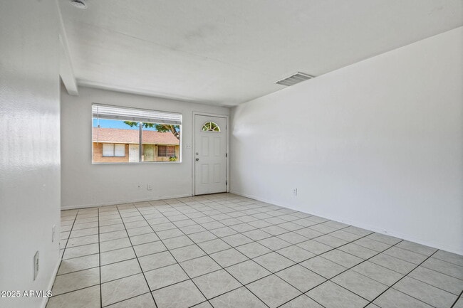 Building Photo - 555 S Bellview