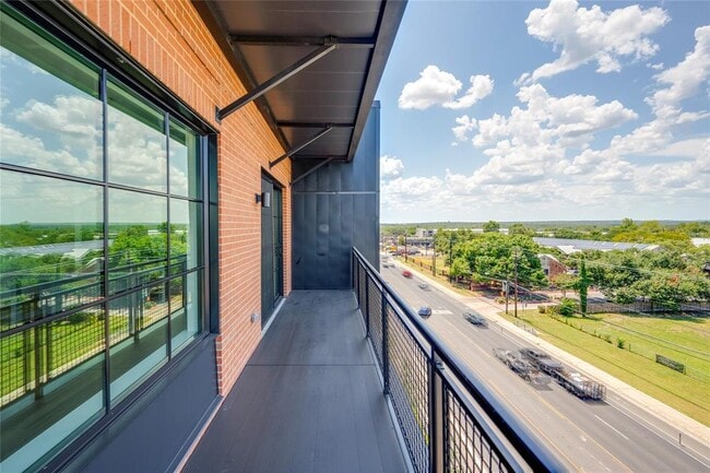Building Photo - 4315 S Congress Ave