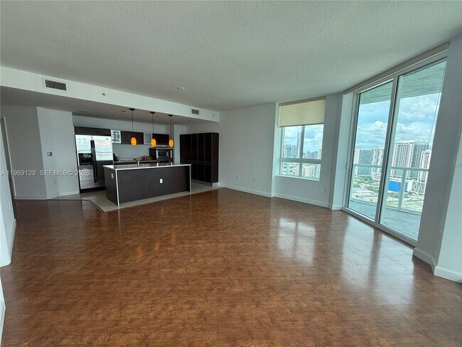 Building Photo - 1900 N Bayshore Dr