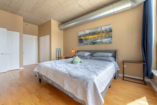 Building Photo - 125 E 13th St