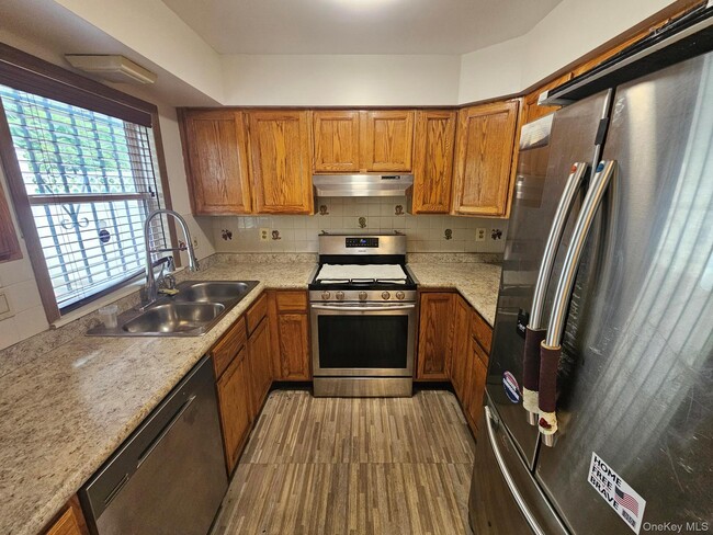 Building Photo - 49 Beechwood Ave