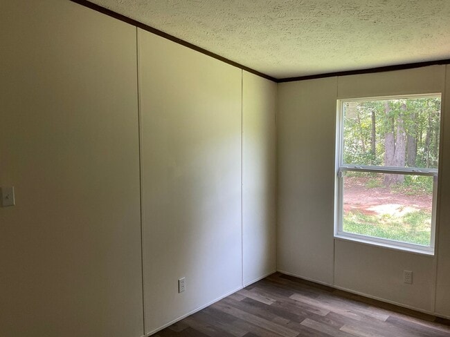 Building Photo - Cute Doublewide Home For Rent In West Lincoln County