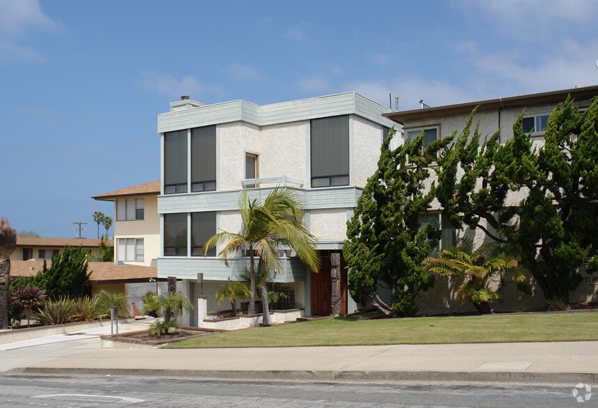 Primary Photo - Pacific Beach Dr - FULLY FURNISHED