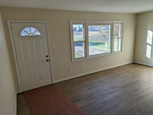 Building Photo - 1836 Perryville Rd