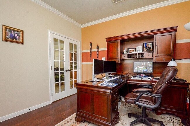 Building Photo - 25935 Foxrun Vista Dr