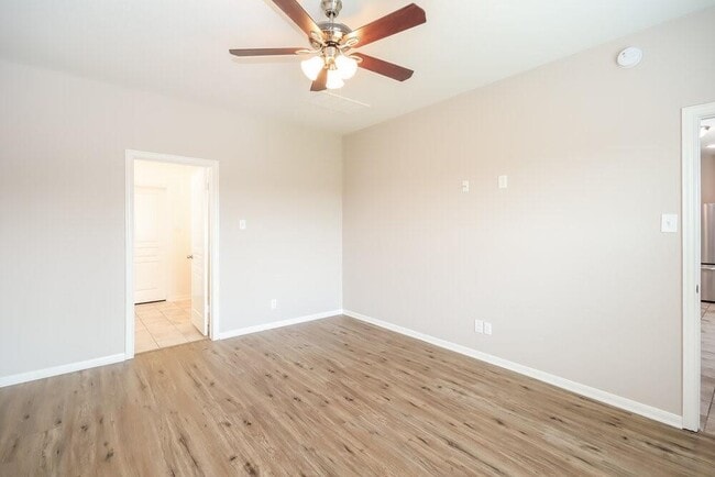 Building Photo - 2302 Thunderbolt Peak Dr
