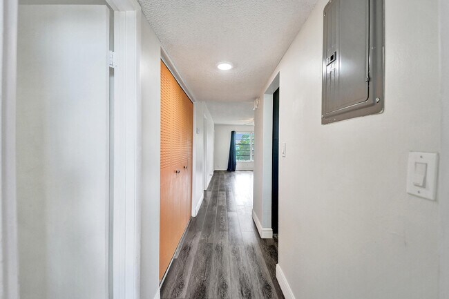 Building Photo - 2430 SW 81st Ave