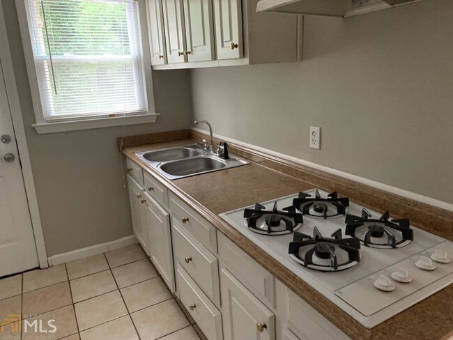 Building Photo - 402 Deckner Ave SW