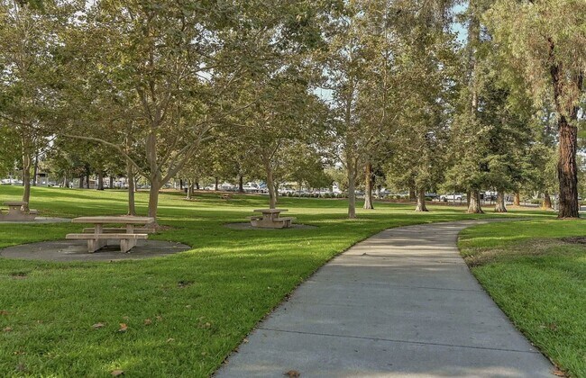 Building Photo - Cozy 3BD/2.5BA Single-Family Home Minutes from Downtown Pleasanton