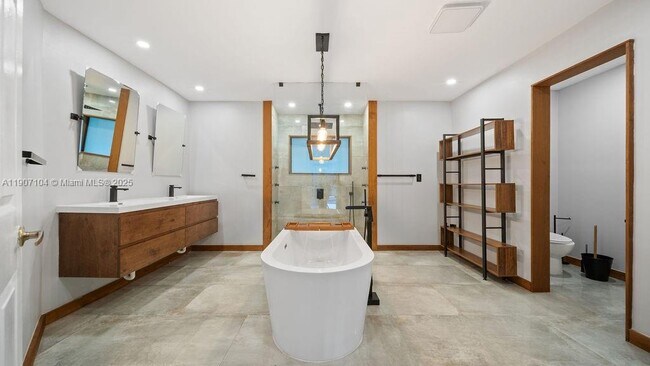 Building Photo - 5831 NW 81st Terrace