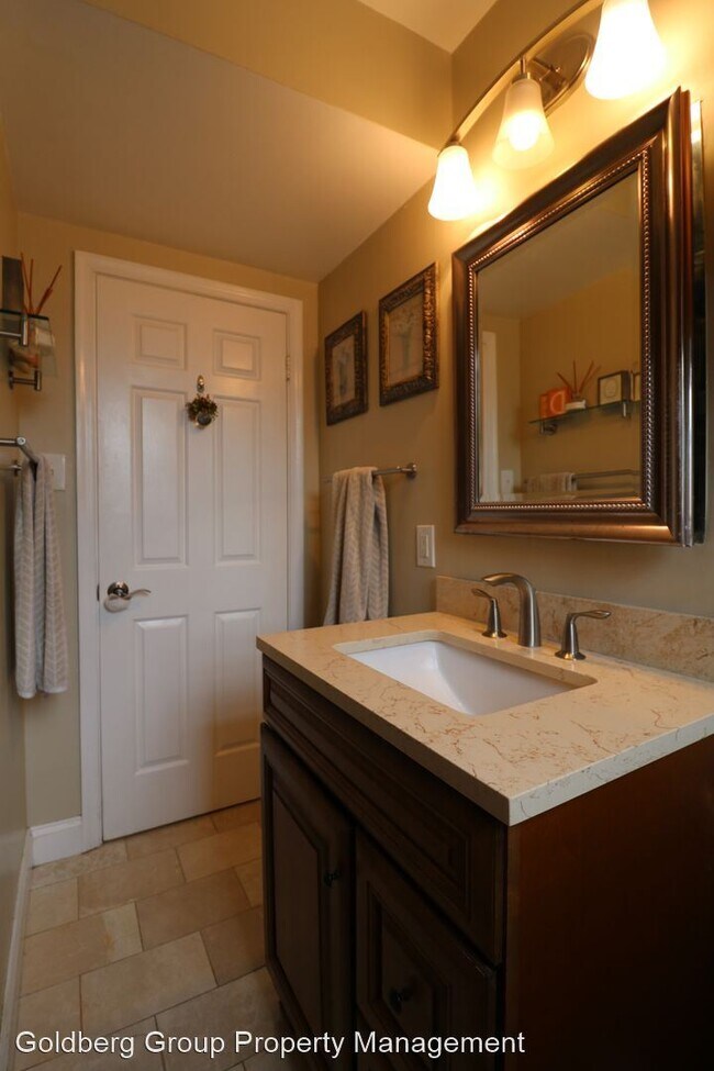 Building Photo - 2 br, 1 bath House - 3800 39th Street NW #...